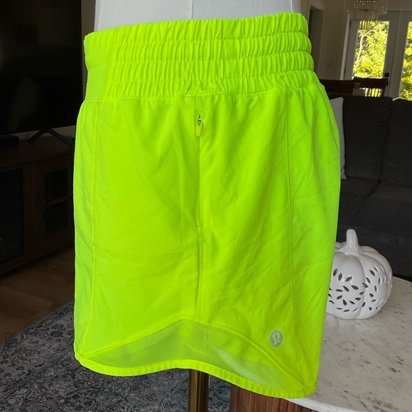 Lululemon Hotty Hot Shorts - Picture 3 of 5